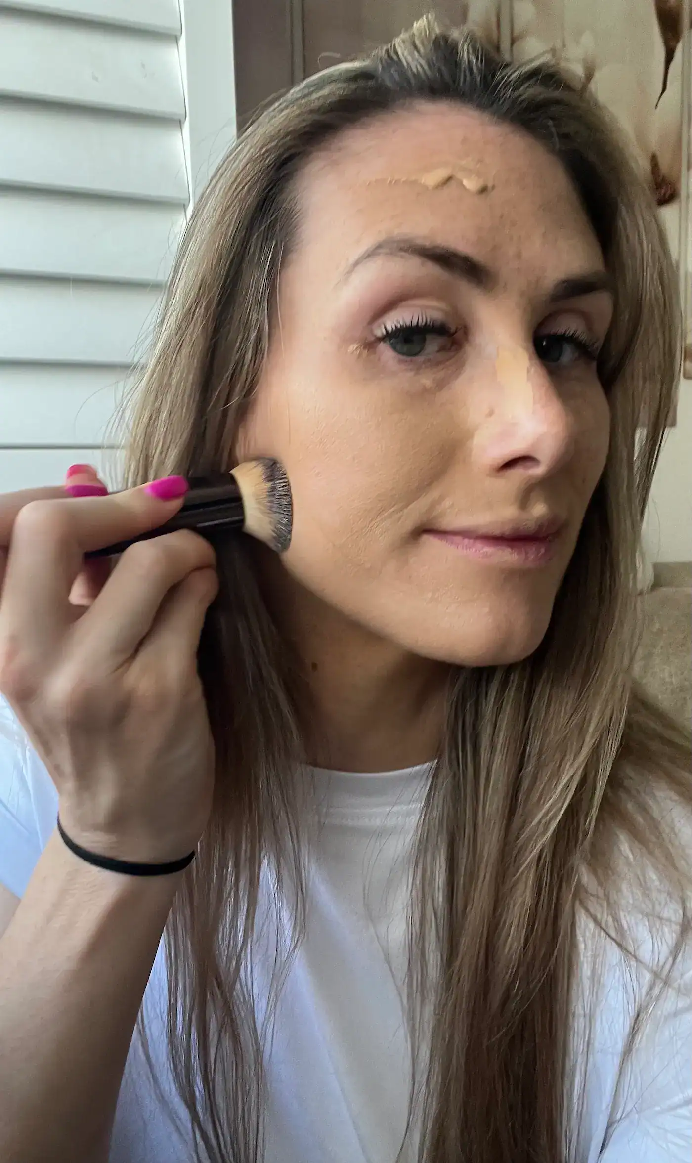 Blending in the NARS Radiant Longwear foundation Blending the NARS Radiant Longwear Foundation