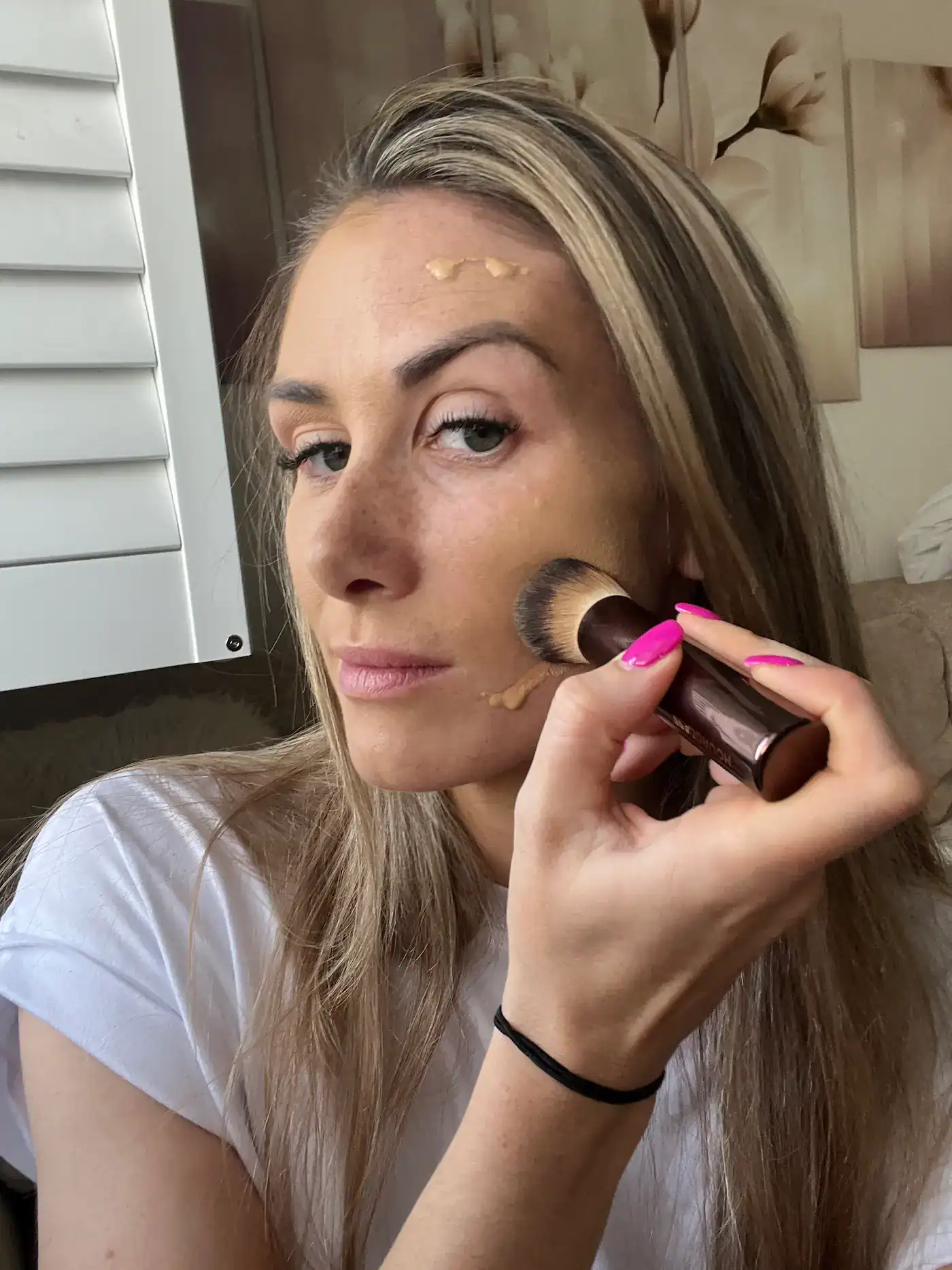 Blending the Charlotte Tilbury Airrbrush Flawless foundation. Blending the Charlotte tilbury airbrush flawless Foundation